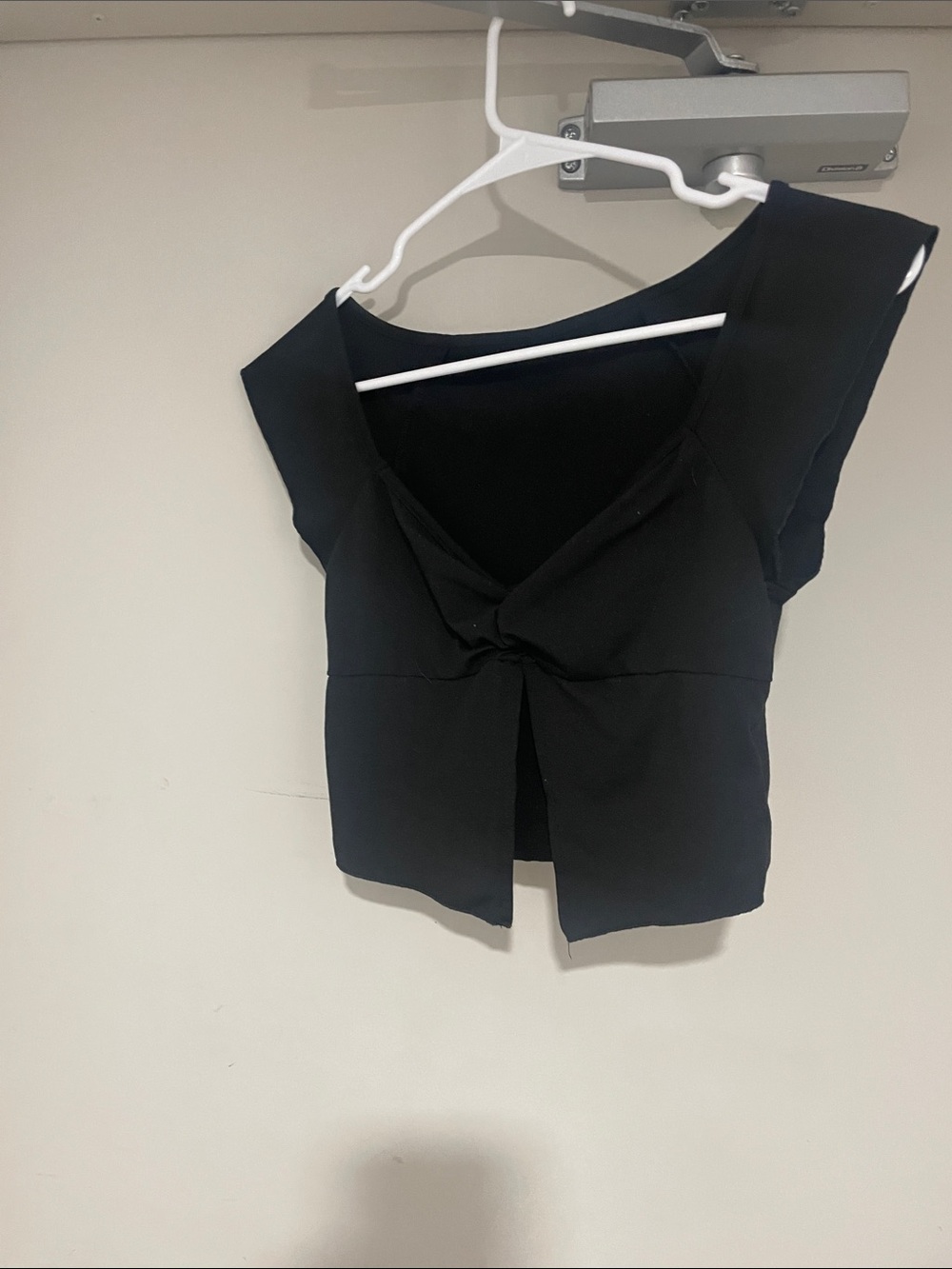 SHEIN Black Twist-Front Crop Top